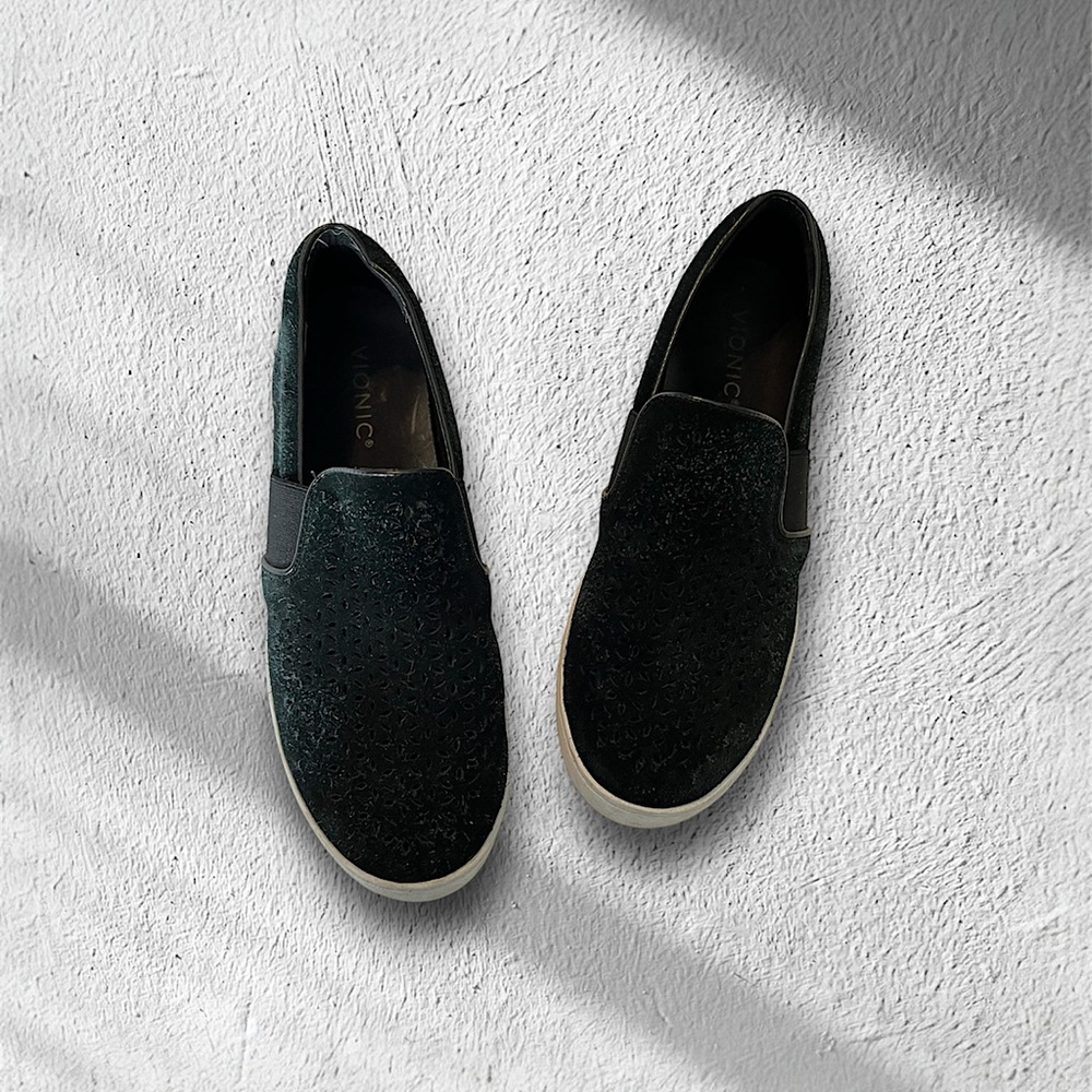 Vionic Women’s Suede Black Slip-On Shoes